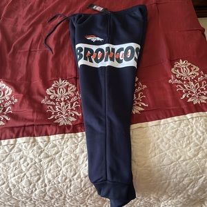 Bronco joggers. Men’s Large